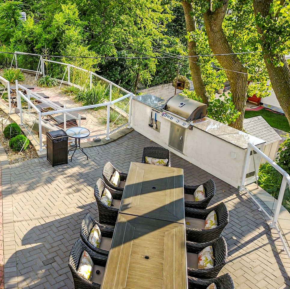 Incredible Lakefront Villa with Gorgeus Sights and Fireplace in Gary, Indiana