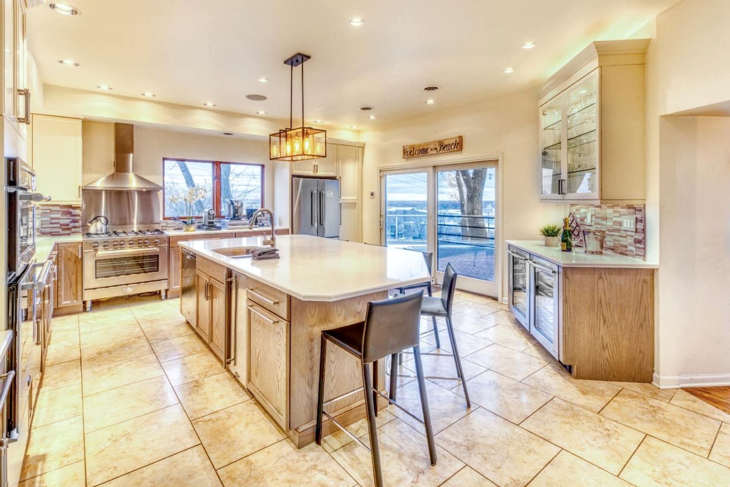 Incredible Lakefront Villa with Gorgeus Sights and Fireplace in Gary, Indiana