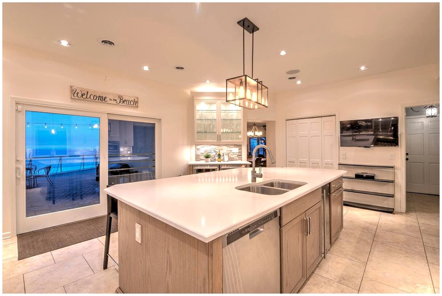 Incredible Lakefront Villa with Gorgeus Sights and Fireplace in Gary, Indiana