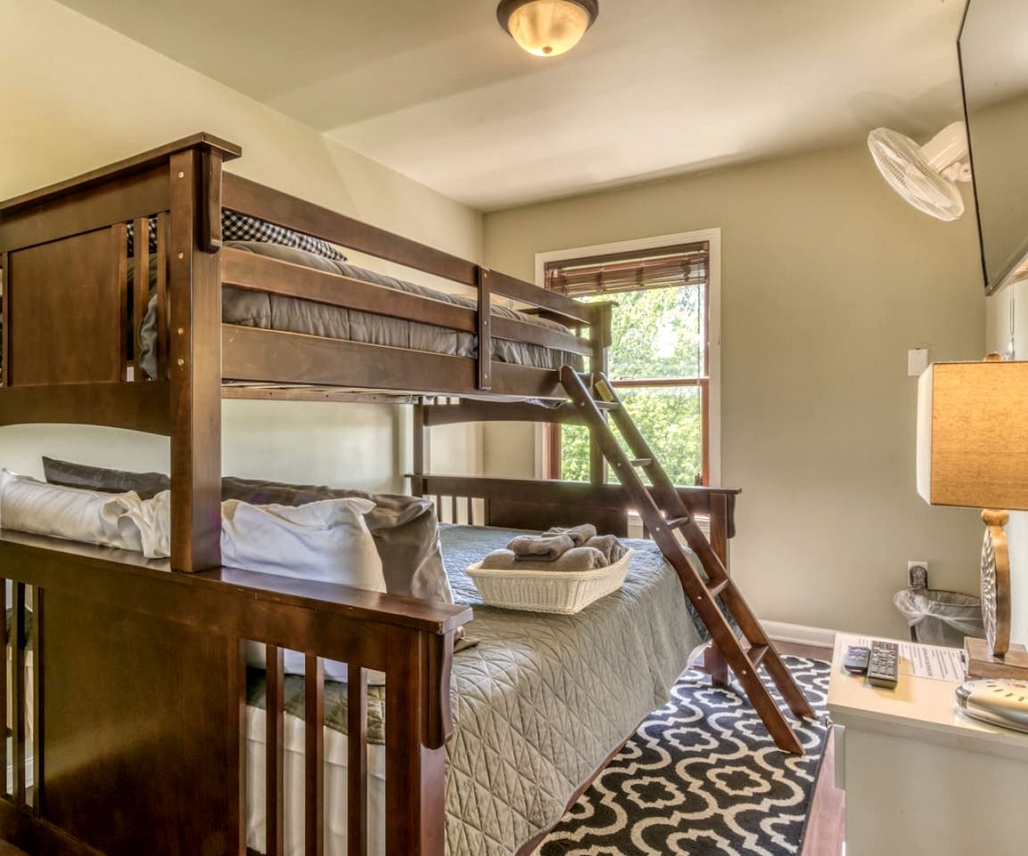 Incredible Lakefront Villa with Gorgeus Sights and Fireplace in Gary, Indiana