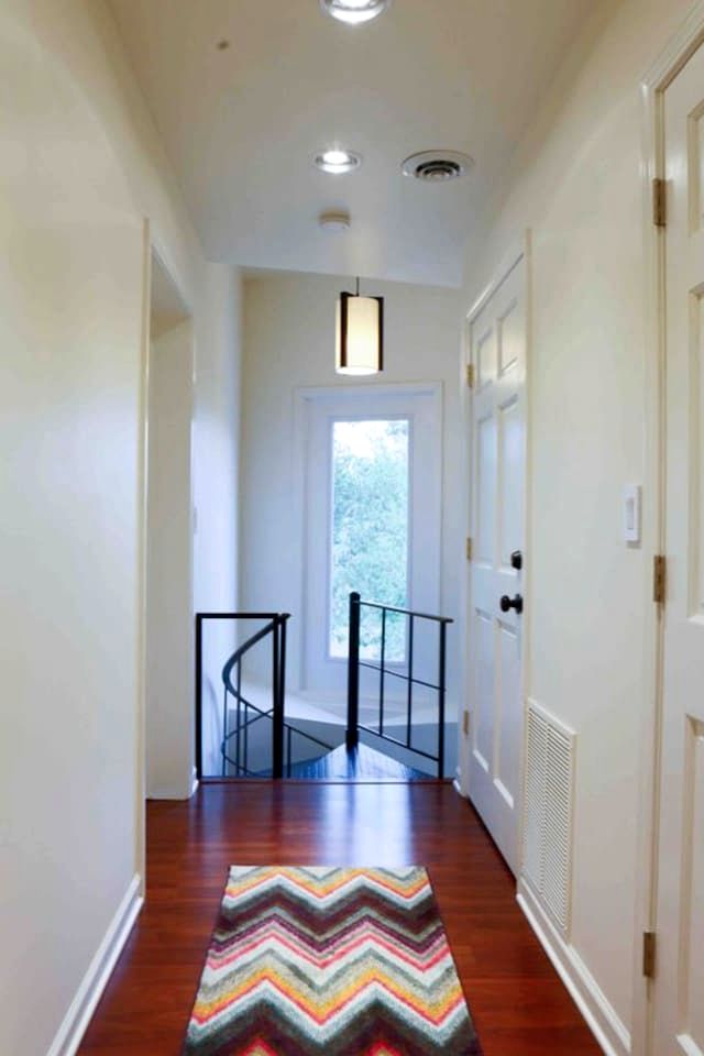 Incredible Lakefront Villa with Gorgeus Sights and Fireplace in Gary, Indiana