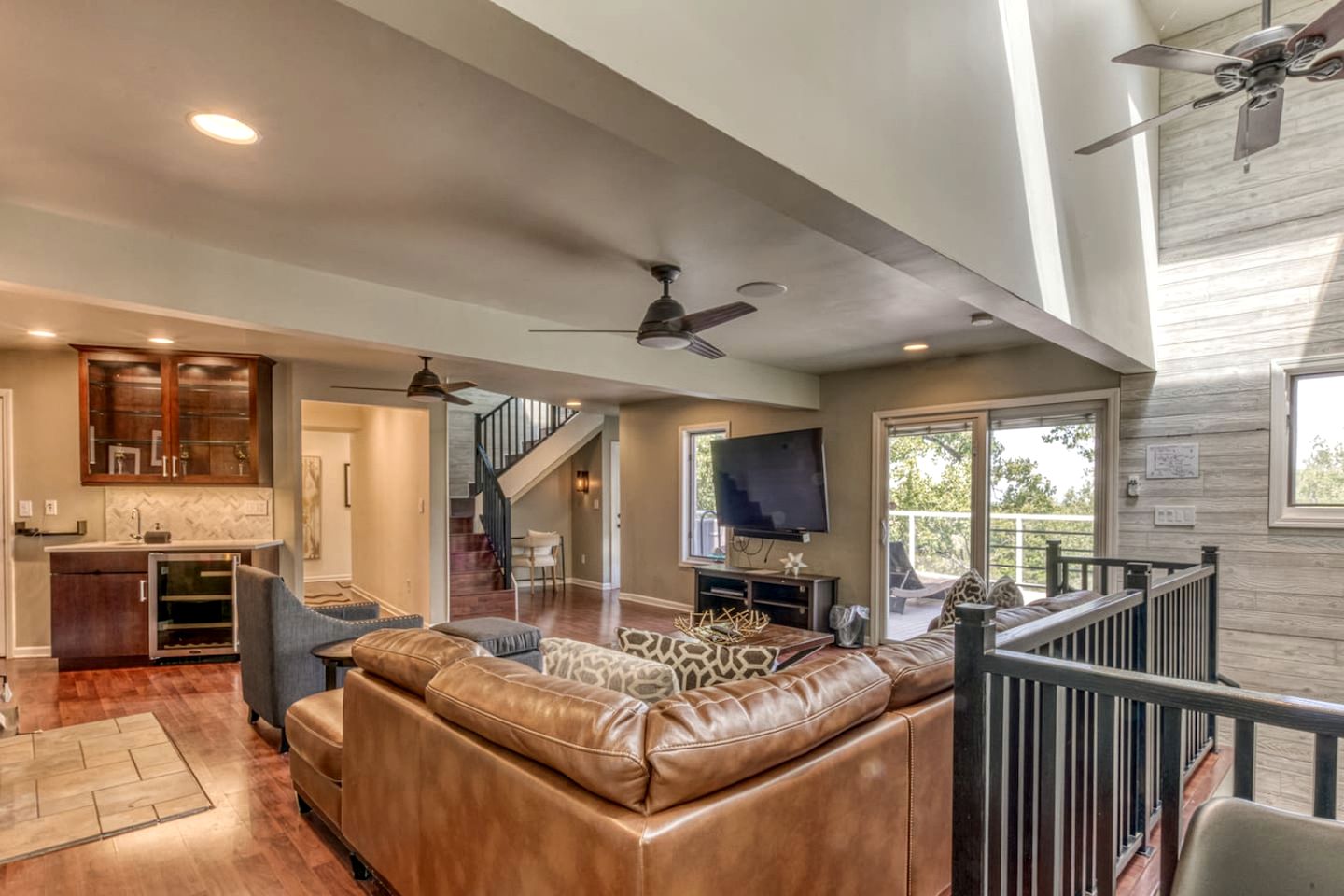 Incredible Lakefront Villa with Gorgeus Sights and Fireplace in Gary, Indiana