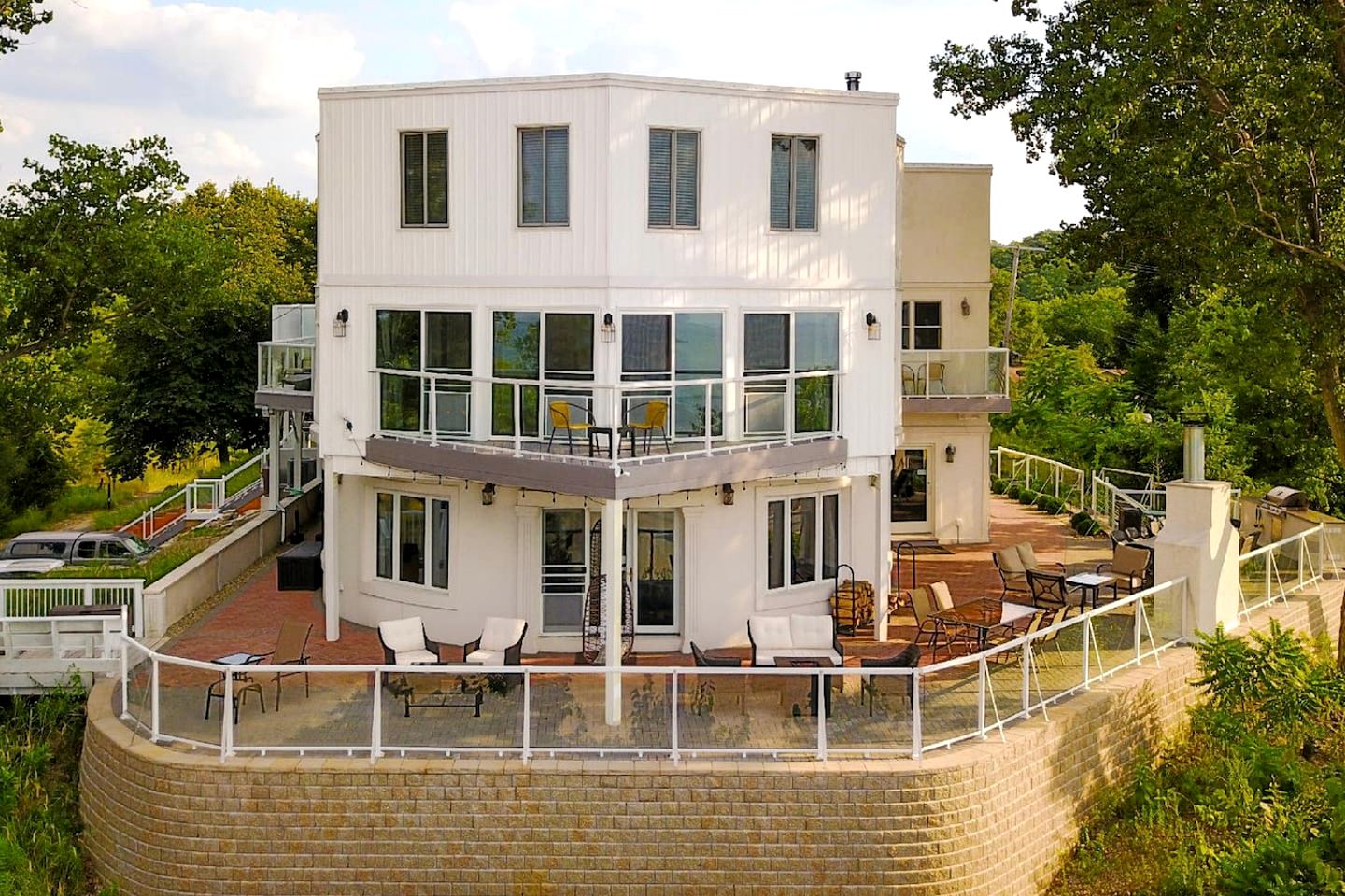 Incredible Lakefront Villa with Gorgeus Sights and Fireplace in Gary, Indiana