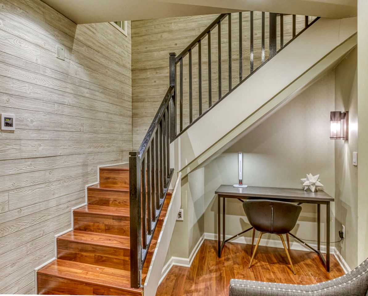 Incredible Lakefront Villa with Gorgeus Sights and Fireplace in Gary, Indiana