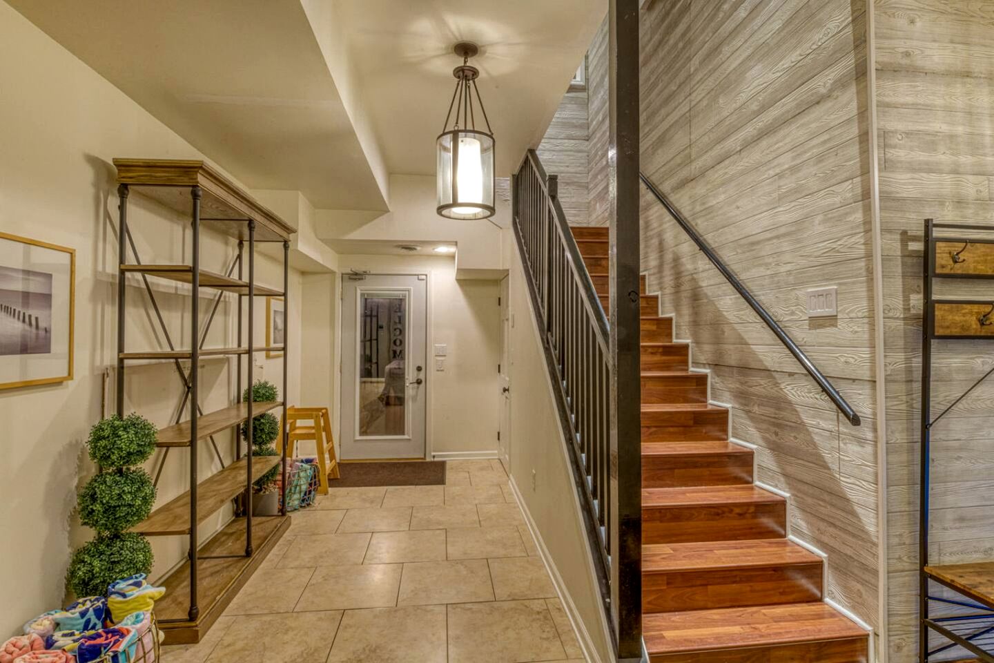 Incredible Lakefront Villa with Gorgeus Sights and Fireplace in Gary, Indiana