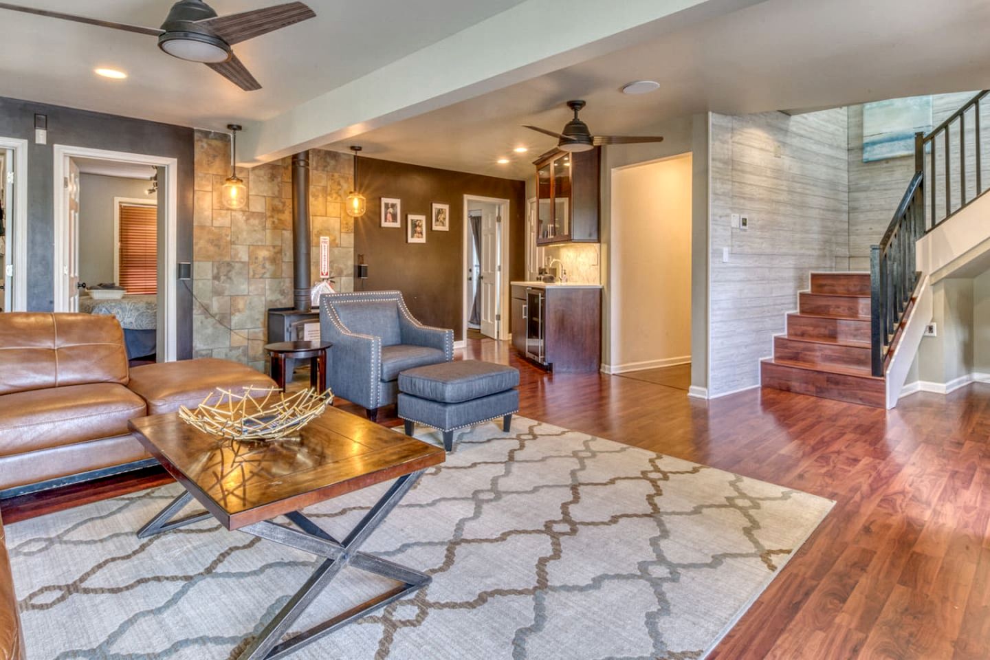 Incredible Lakefront Villa with Gorgeus Sights and Fireplace in Gary, Indiana