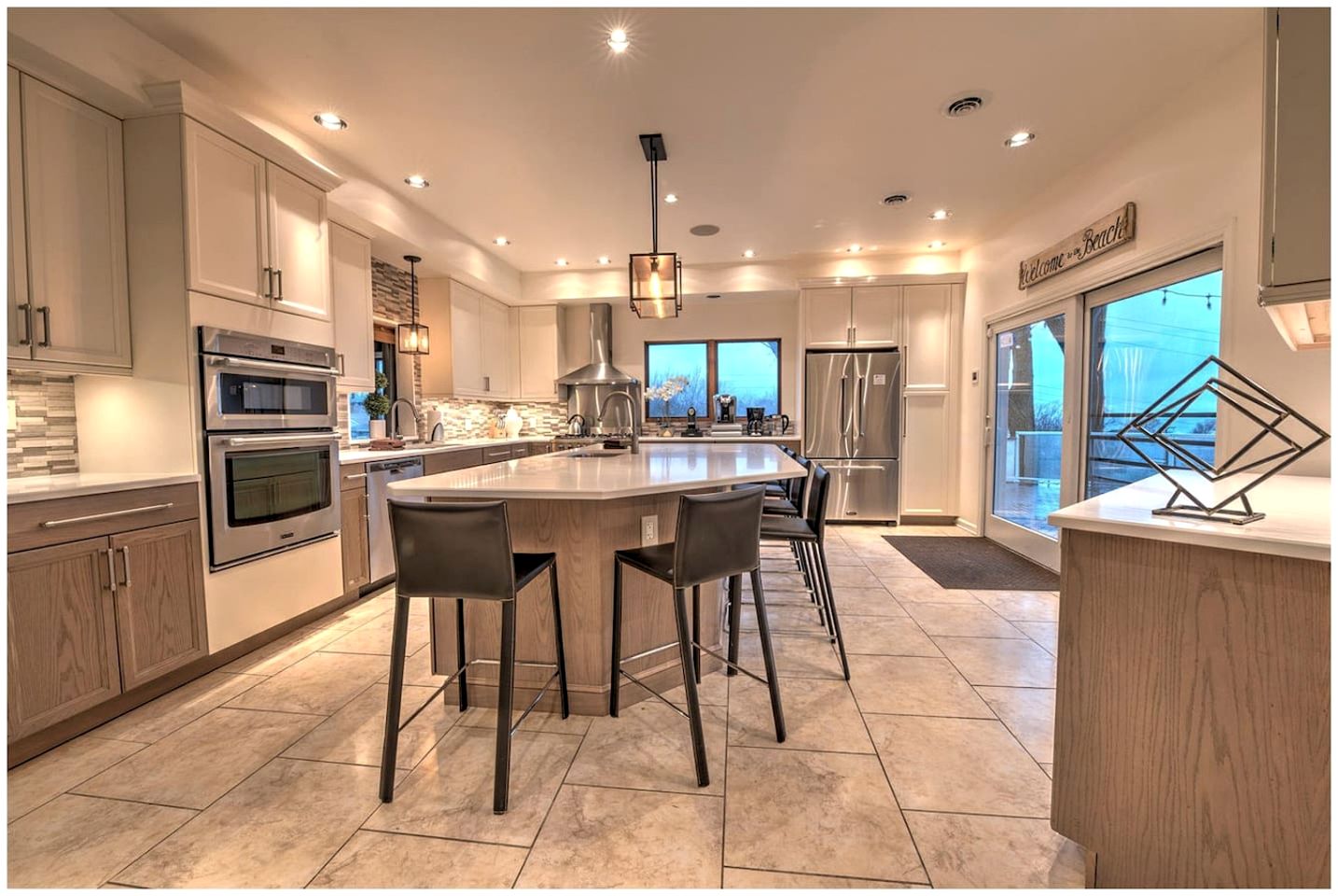 Incredible Lakefront Villa with Gorgeus Sights and Fireplace in Gary, Indiana