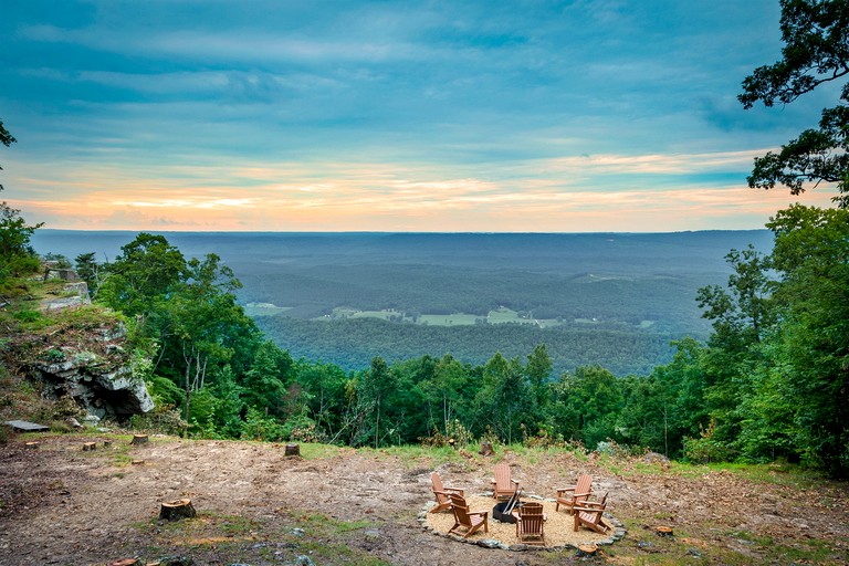 Incredible Log Cabin with Fireplace, Fire Pit and Hot-tub in Mentone, Alabama