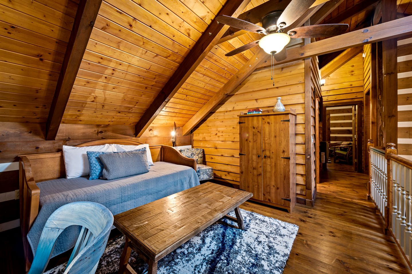 Incredible Log Cabin with Fireplace, Fire Pit and Hot-tub in Mentone, Alabama