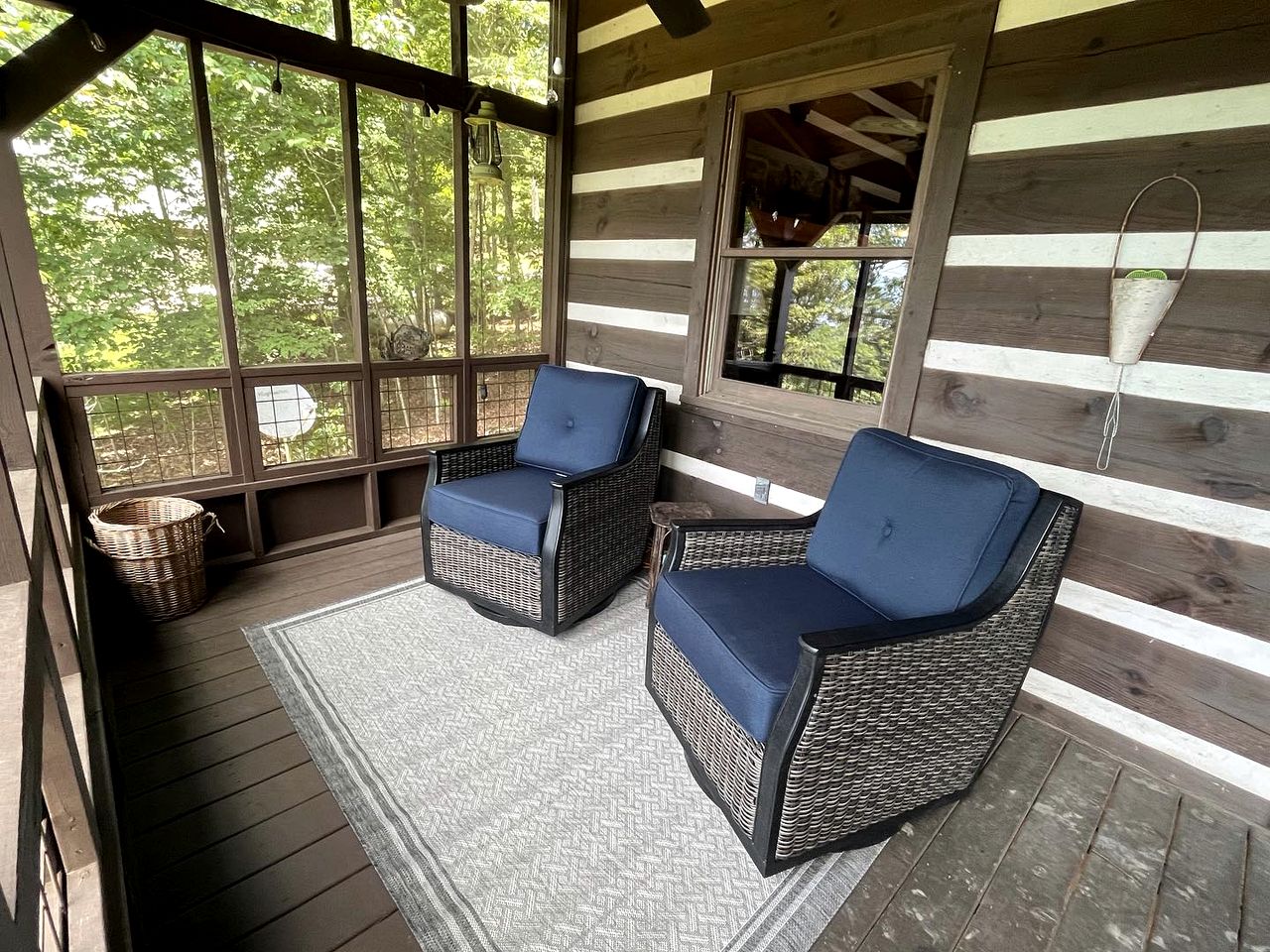 Incredible Log Cabin with Fireplace, Fire Pit and Hot-tub in Mentone, Alabama