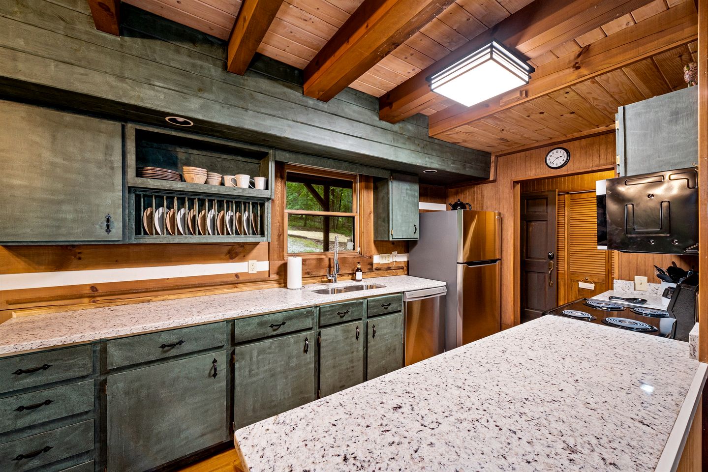 Incredible Log Cabin with Fireplace, Fire Pit and Hot-tub in Mentone, Alabama