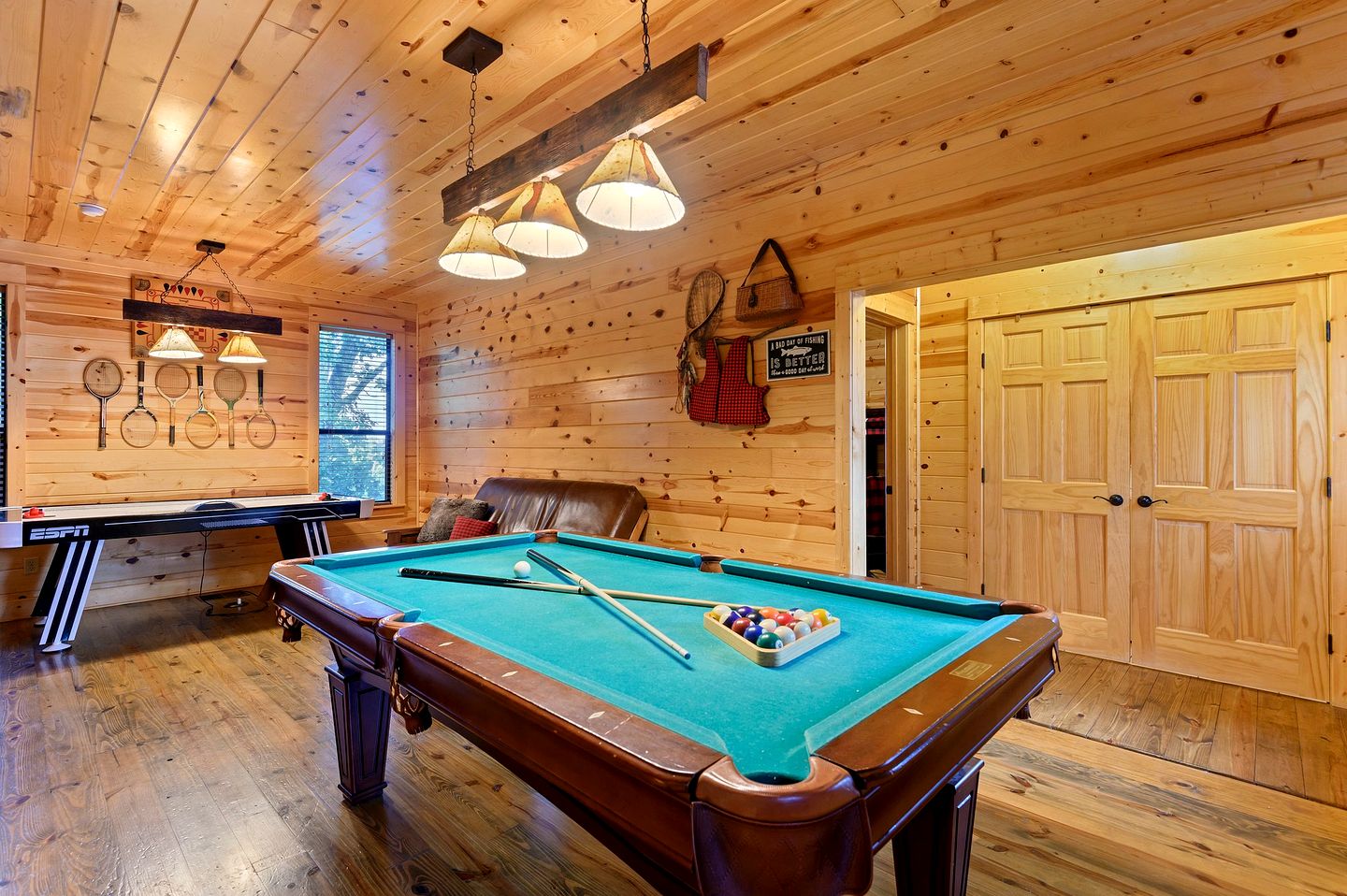Incredible Luxurious Cabin Fantastic for All the Family in Broken Bow, Oklahoma
