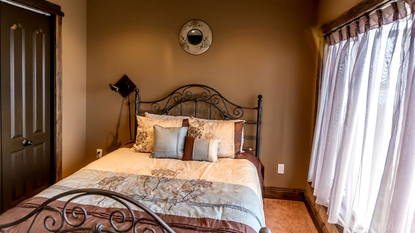 Incredible Luxury Waterfront Cottage on Lake Huron near Tobermory, Ontario