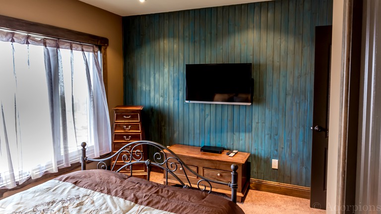 Cottages (Tobermory, Ontario, Canada)