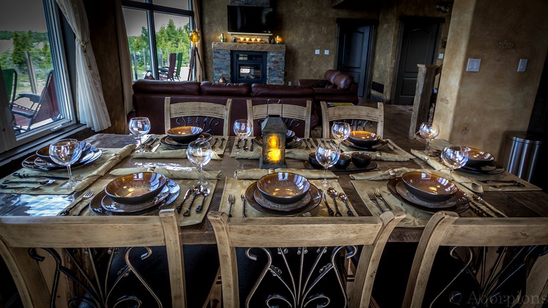 Dining table in luxury Tobermory cabins