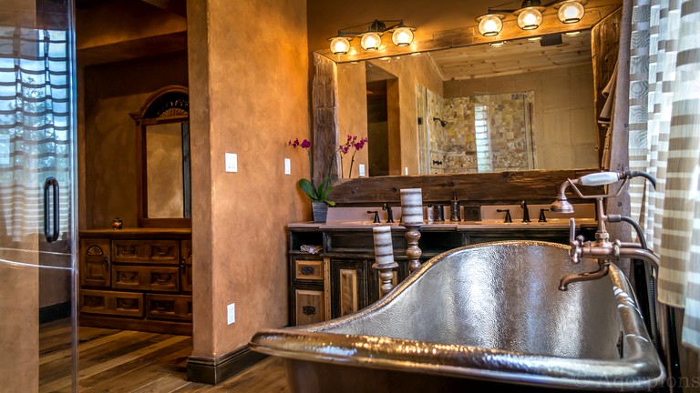 Cottages (Tobermory, Ontario, Canada)