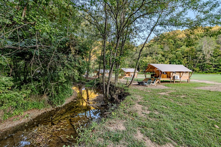 Safari Tents (United States of America, Newport, Tennessee)