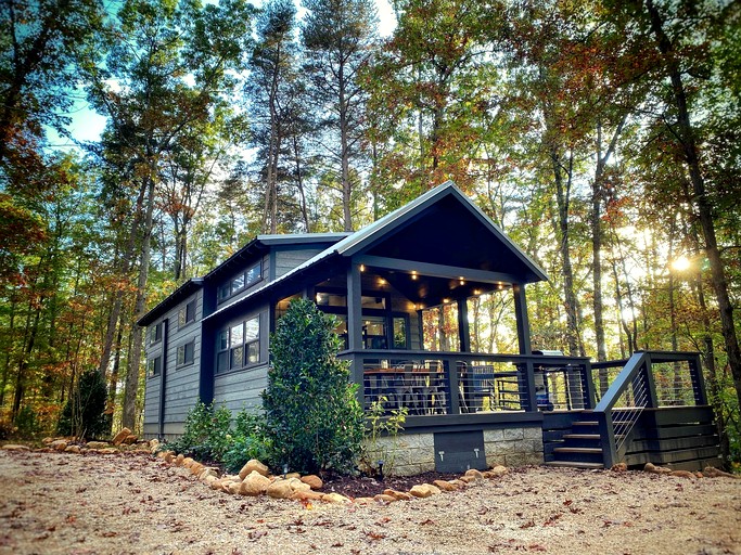 Incredible Secluded Cabin wit Barbecue and Privileged Sights in Tracy City, Tennessee