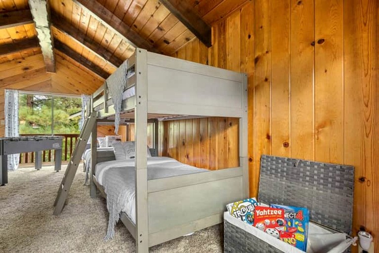 Cabins (United States of America, Big Bear Lake, California)