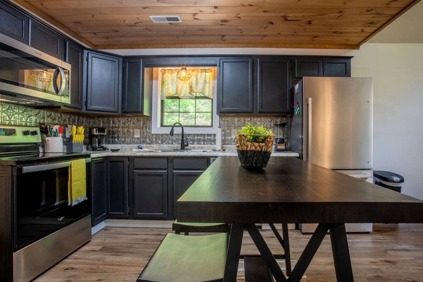 Incredible Secluded Cabin with Hot-tub in Gatlinburg, Tennessee