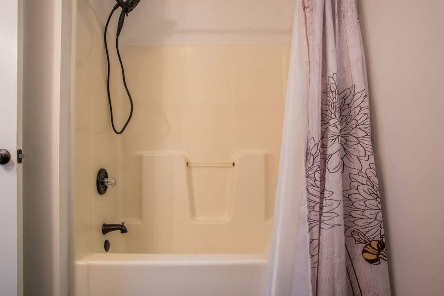 Incredible Secluded Cabin with Hot-tub in Gatlinburg, Tennessee