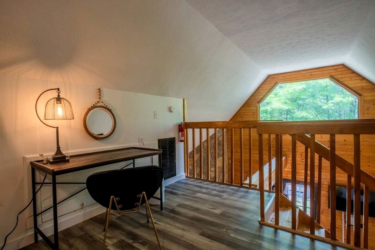 Incredible Secluded Cabin with Hot-tub in Gatlinburg, Tennessee