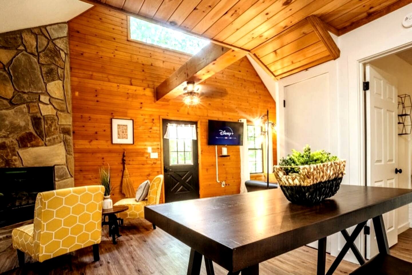 Incredible Secluded Cabin with Hot-tub in Gatlinburg, Tennessee