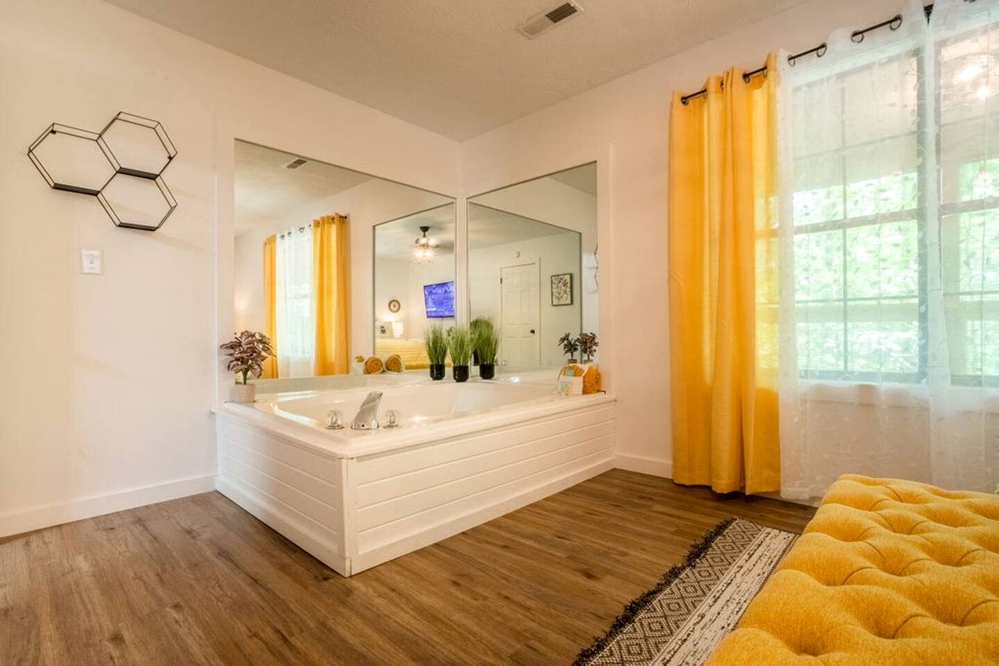 Incredible Secluded Cabin with Hot-tub in Gatlinburg, Tennessee