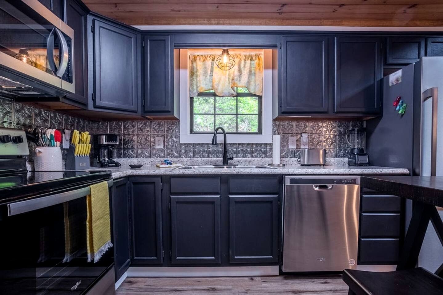 Incredible Secluded Cabin with Hot-tub in Gatlinburg, Tennessee