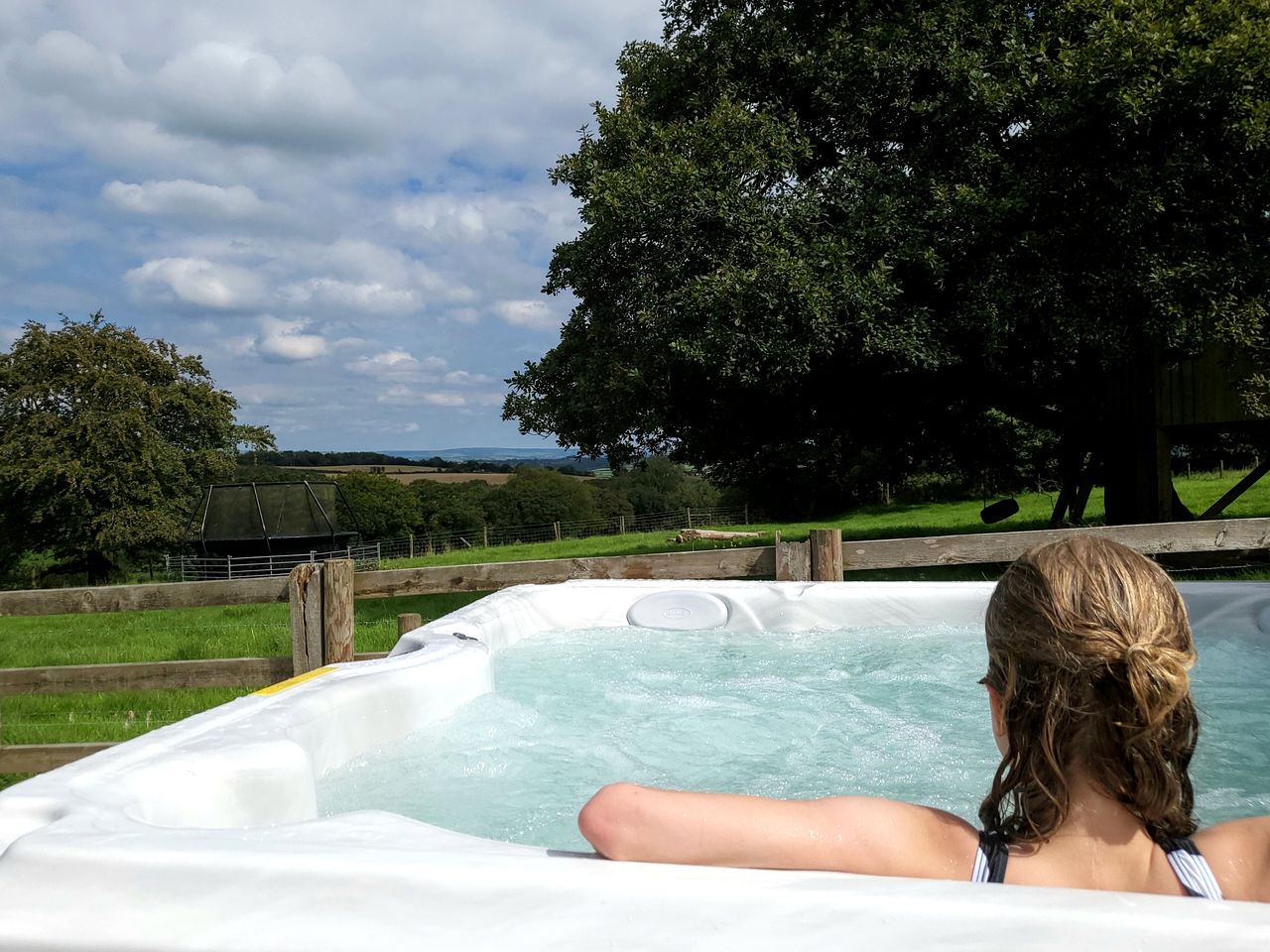 Incredible Secluded Cottage with Hot-tub in Umberleigh, England