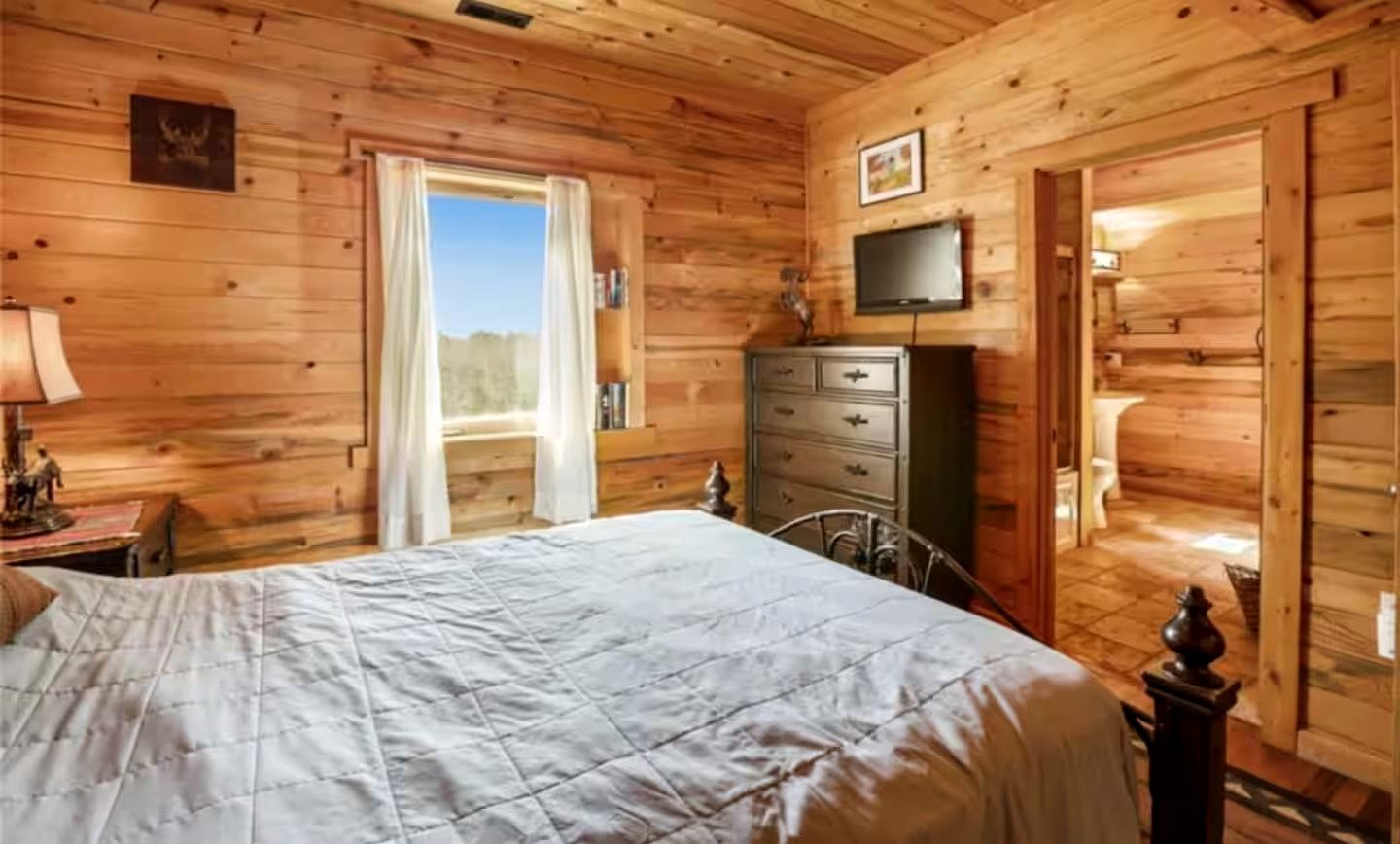 Incredible Spacious Barn for a Unique Escape in Nature in Cripple Creek, Colorado