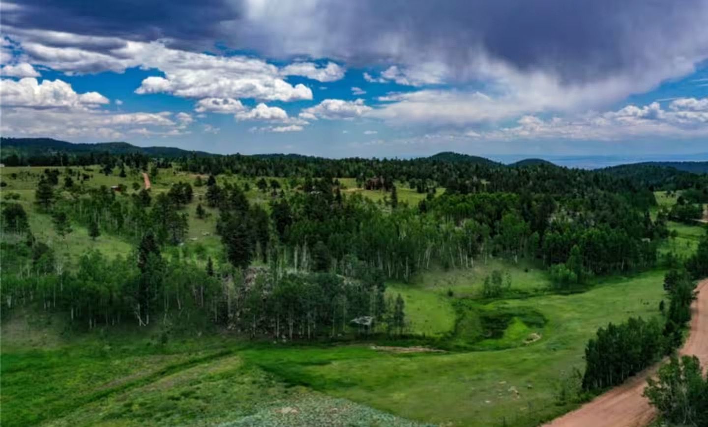Incredible Spacious Barn for a Unique Escape in Nature in Cripple Creek, Colorado