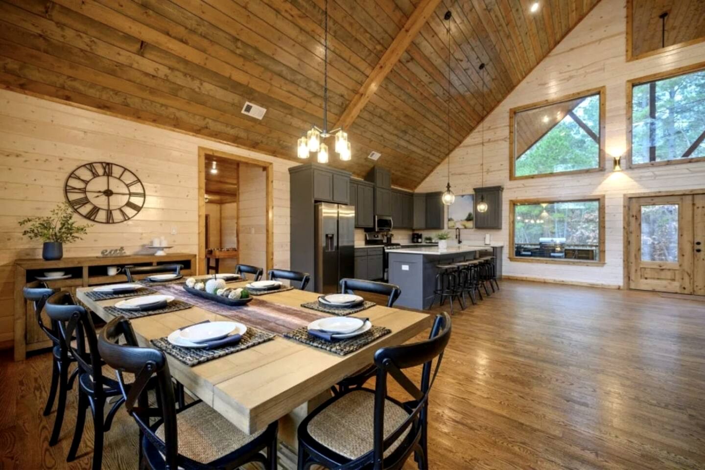 Incredible Spacious Cabin Surrounded by Nature for an Amazing Escape for the Whole Family in Broken Bow, Oklahoma