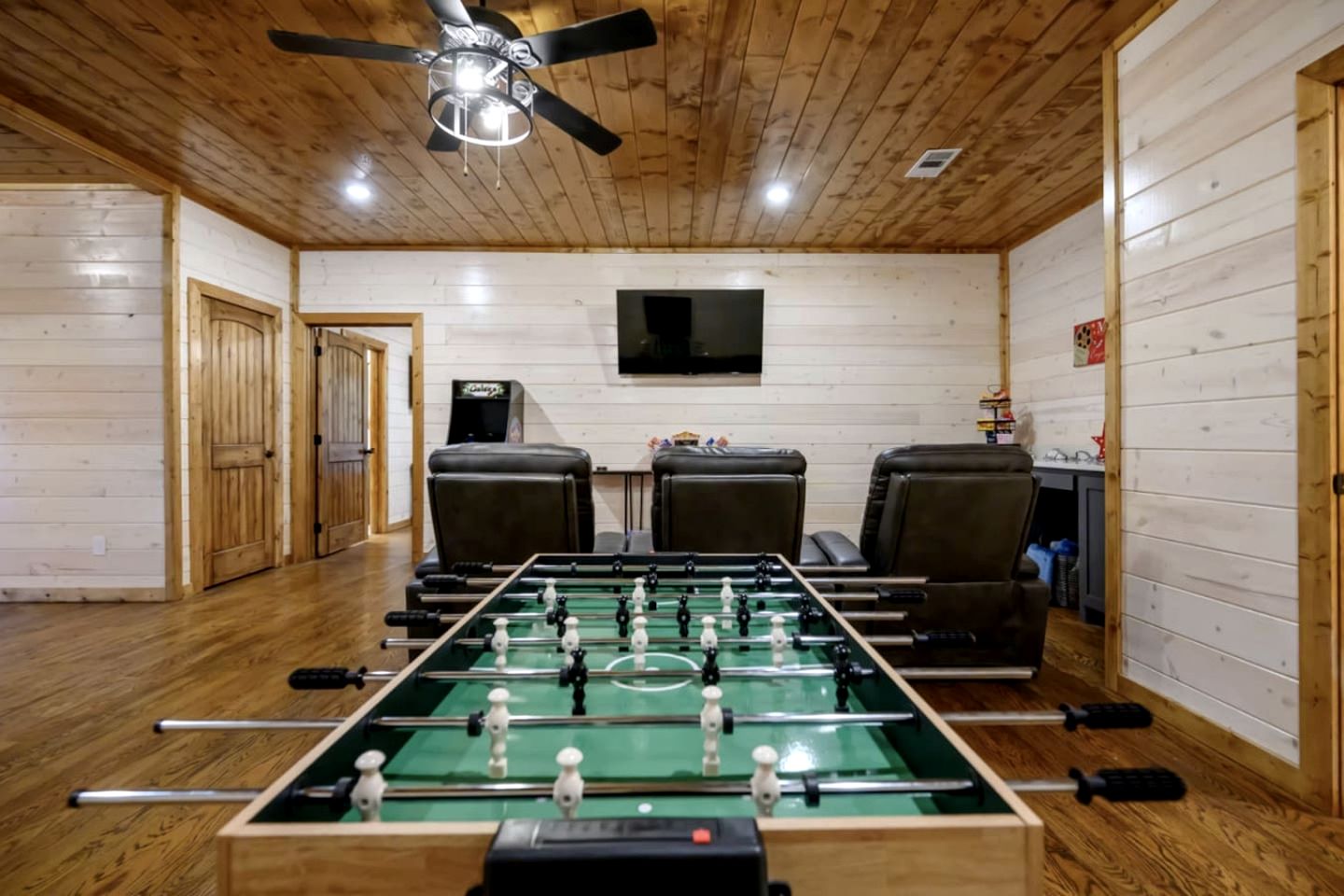 Incredible Spacious Cabin Surrounded by Nature for an Amazing Escape for the Whole Family in Broken Bow, Oklahoma