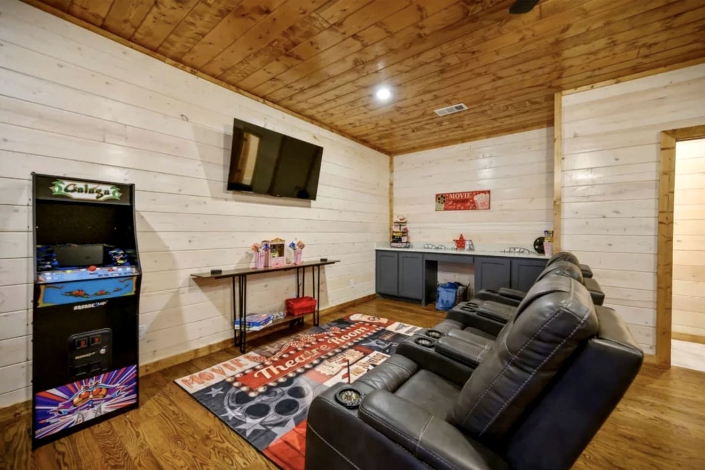Incredible Spacious Cabin Surrounded by Nature for an Amazing Escape for the Whole Family in Broken Bow, Oklahoma