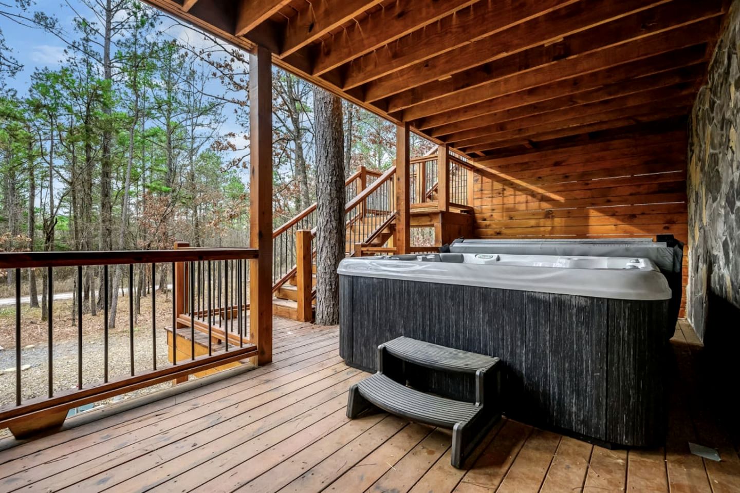 Incredible Spacious Cabin Surrounded by Nature for an Amazing Escape for the Whole Family in Broken Bow, Oklahoma
