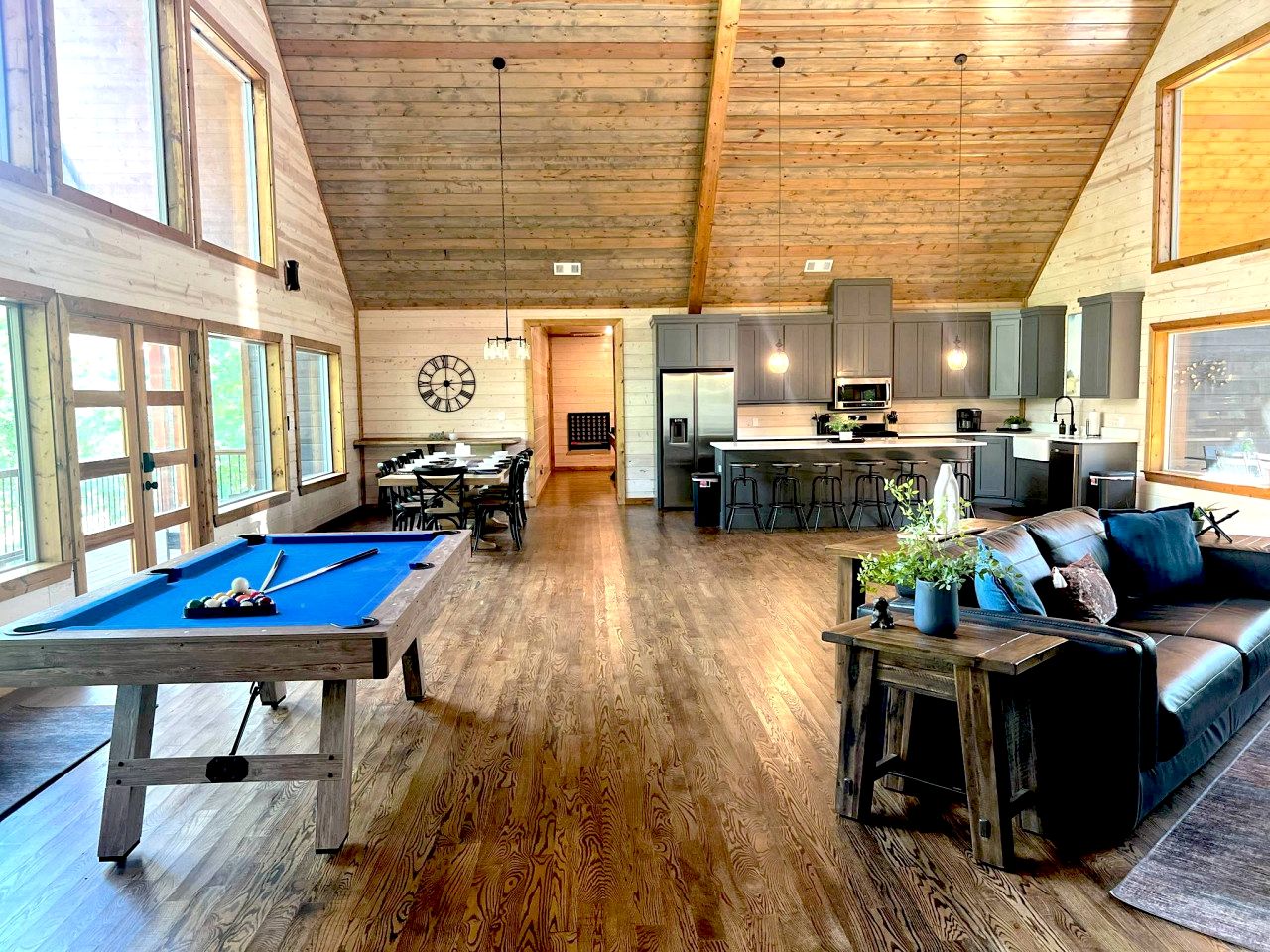 Incredible Spacious Cabin Surrounded by Nature for an Amazing Escape for the Whole Family in Broken Bow, Oklahoma