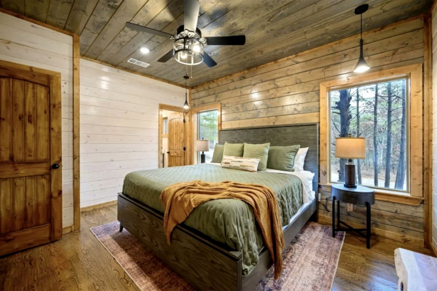 Incredible Spacious Cabin Surrounded by Nature for an Amazing Escape for the Whole Family in Broken Bow, Oklahoma