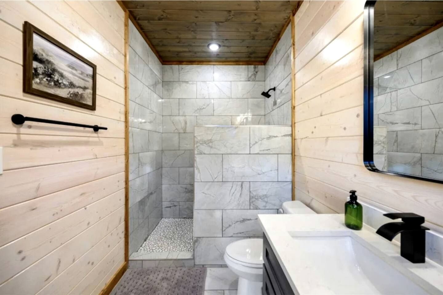 Incredible Spacious Cabin Surrounded by Nature for an Amazing Escape for the Whole Family in Broken Bow, Oklahoma