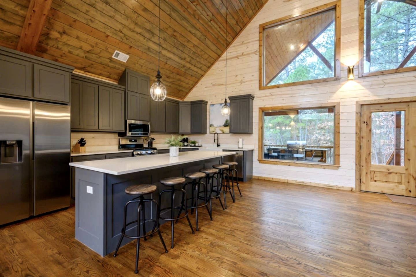 Incredible Spacious Cabin Surrounded by Nature for an Amazing Escape for the Whole Family in Broken Bow, Oklahoma