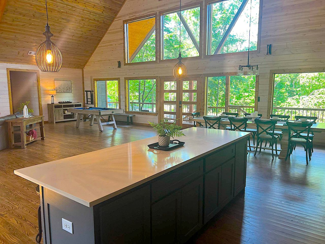 Incredible Spacious Cabin Surrounded by Nature for an Amazing Escape for the Whole Family in Broken Bow, Oklahoma