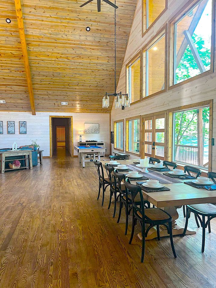 Incredible Spacious Cabin Surrounded by Nature for an Amazing Escape for the Whole Family in Broken Bow, Oklahoma