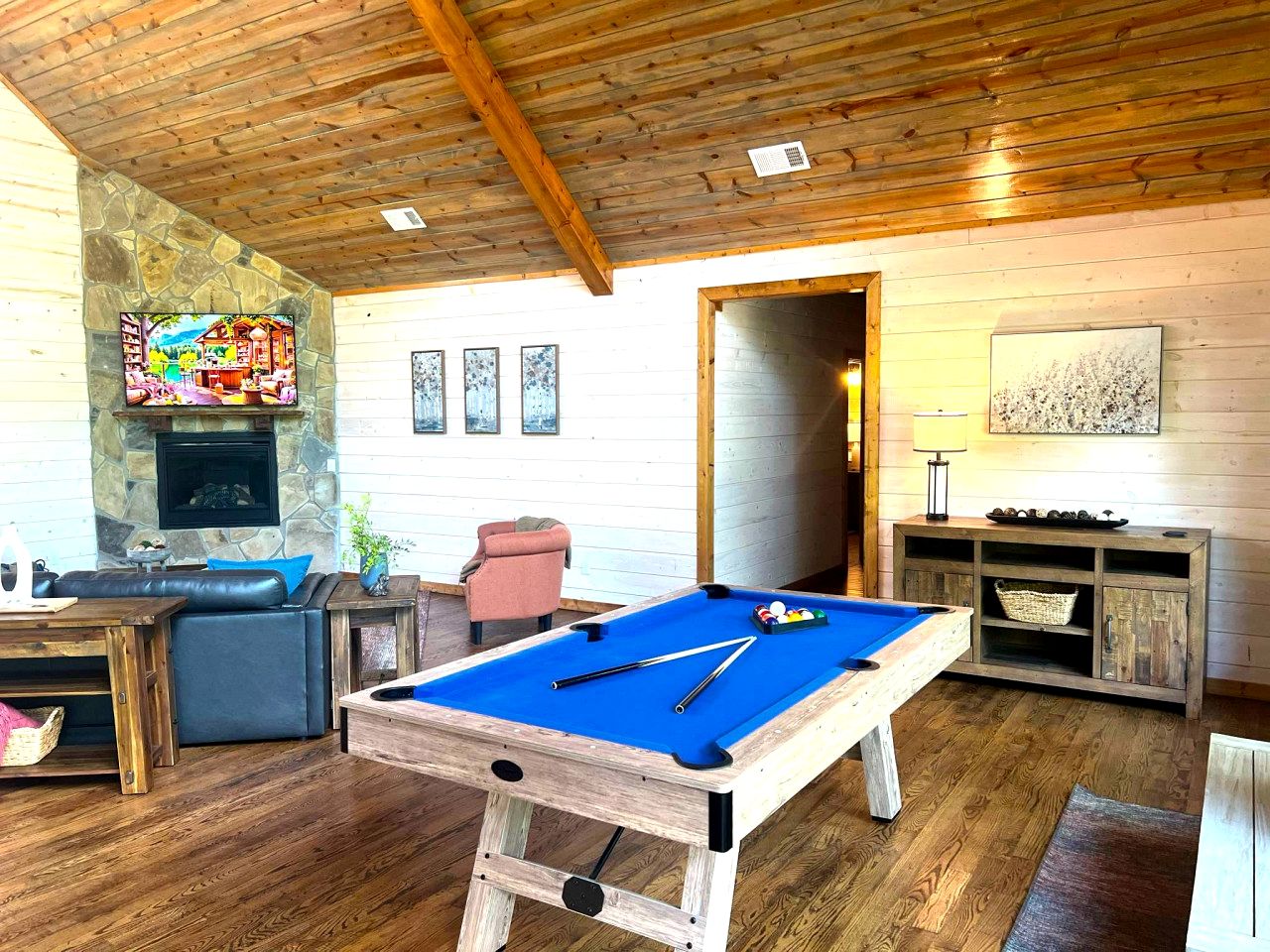 Incredible Spacious Cabin Surrounded by Nature for an Amazing Escape for the Whole Family in Broken Bow, Oklahoma