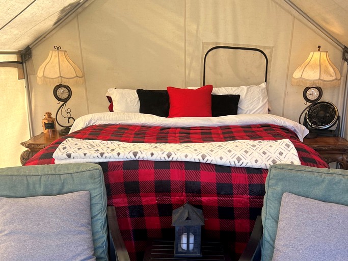 Tented Cabins (United States of America, Conner, Montana)