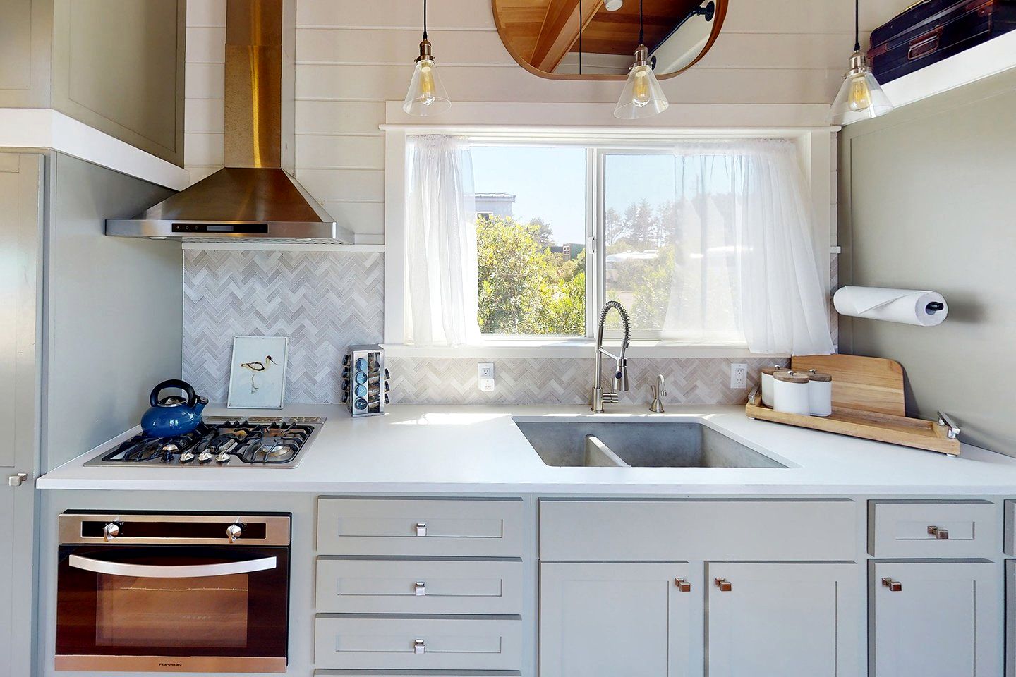 Incredible Tiny House with Fireplace in Waldport, Oregon