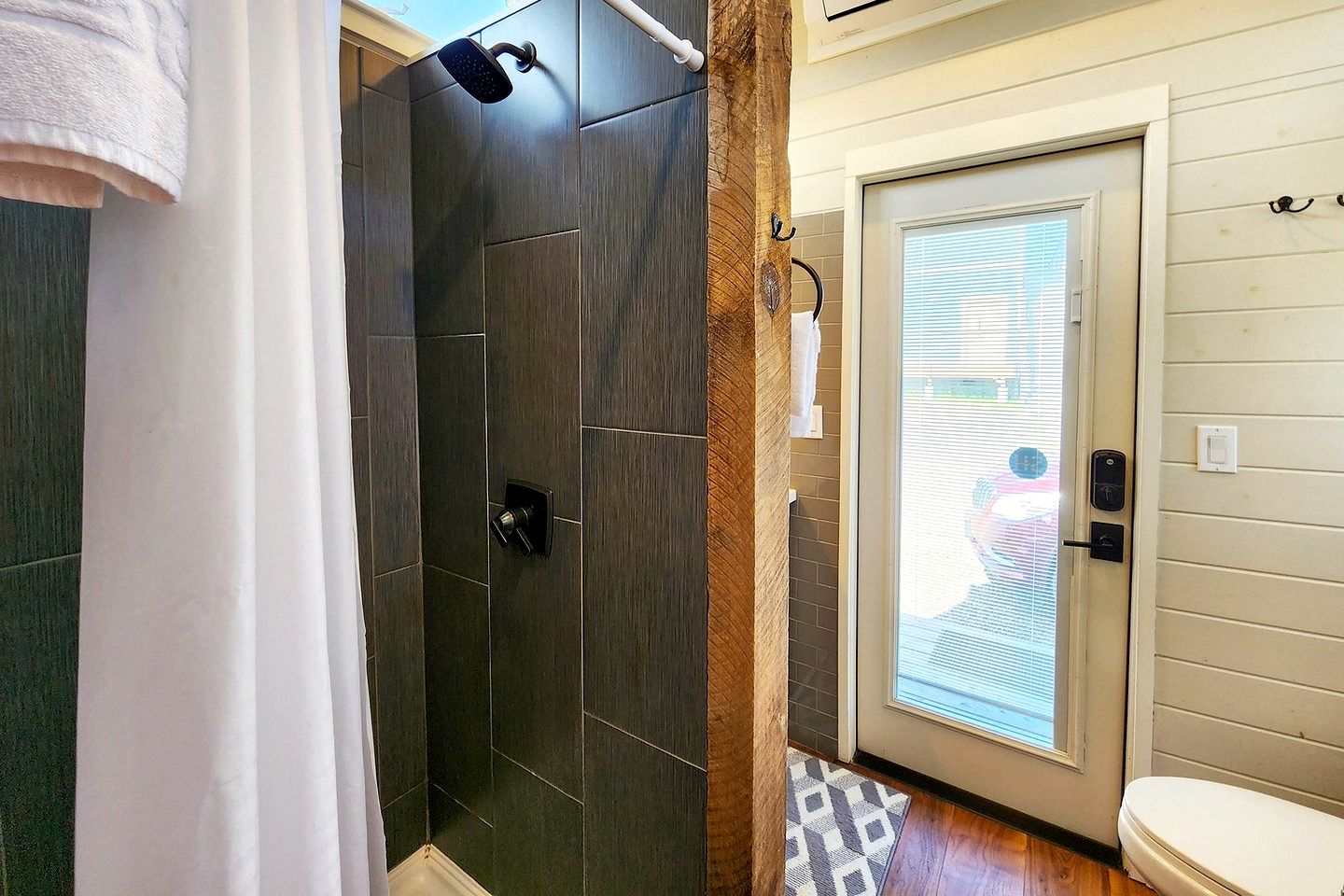 Incredible Tiny House with Fireplace in Waldport, Oregon