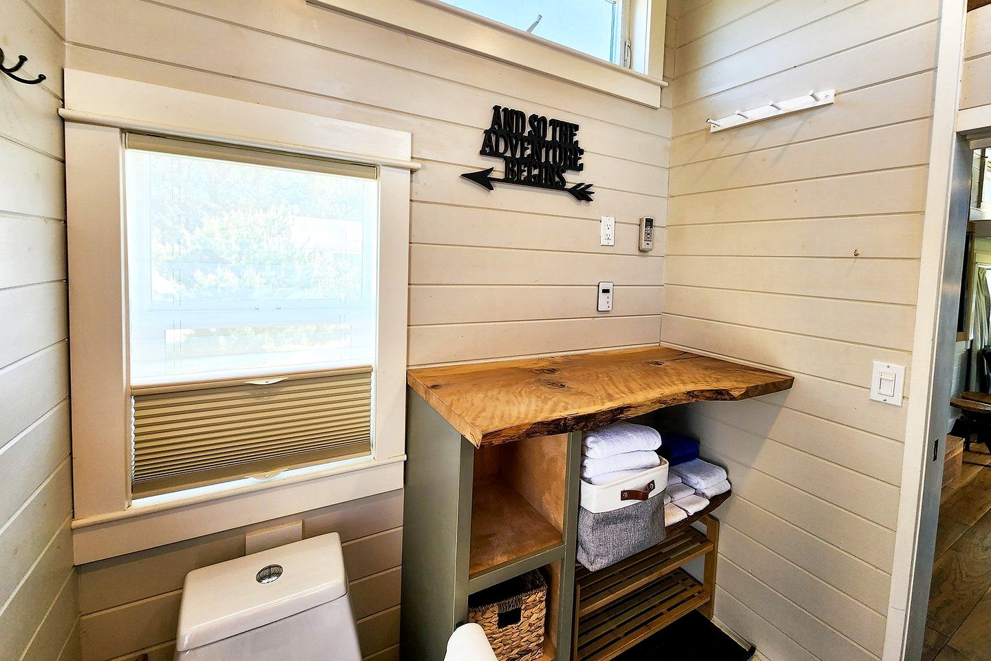 Incredible Tiny House with Fireplace in Waldport, Oregon