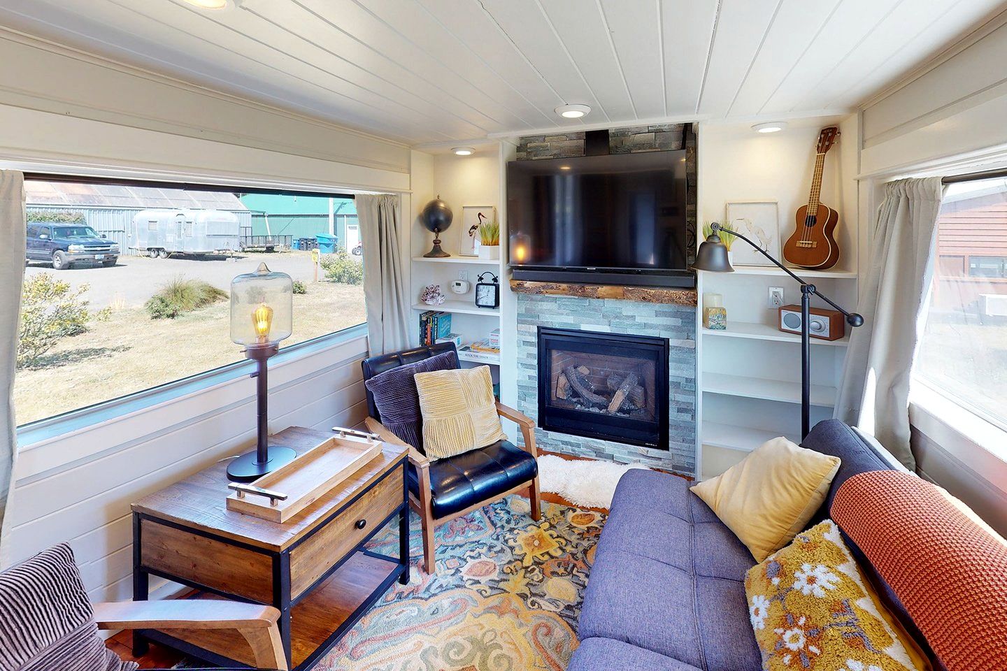 Incredible Tiny House with Fireplace in Waldport, Oregon