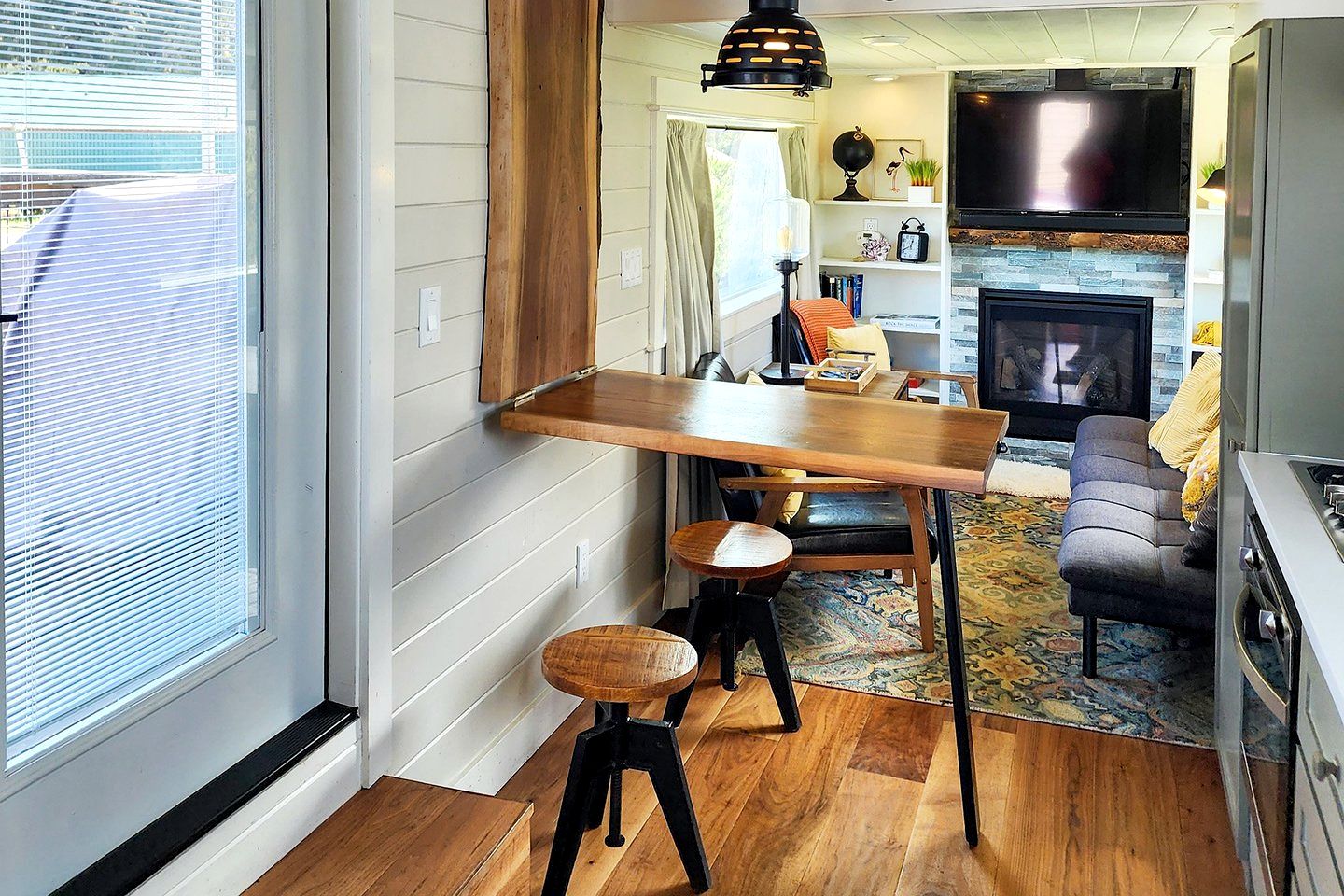 Incredible Tiny House with Fireplace in Waldport, Oregon