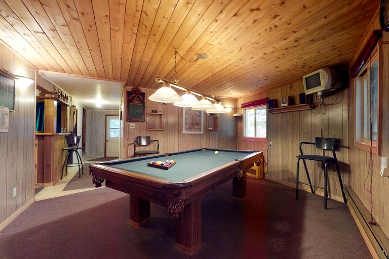 Cottages (Canada, Brighton, Ontario)